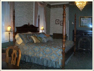 Carlisle Ford Show – Luxury Room Available Downtown