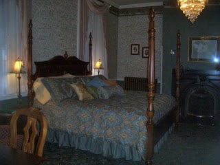 Last Minute Availability for Valentines: Whirlpool-King Bed Room 17